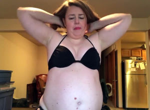 Fatty mommy attempting bathing suit at